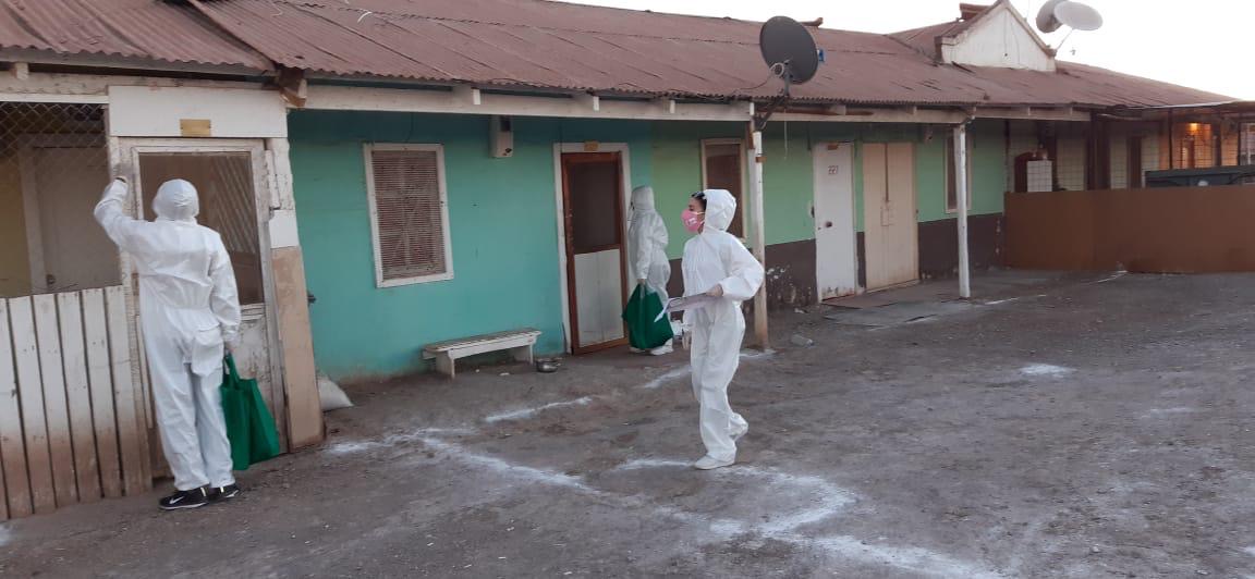 SQM y municipio de María Elena distribuyen kits sanitarios en todas las casas de la comuna