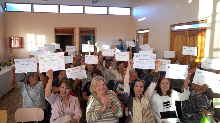 ¡Talleres de bordado y reciclaje en el Salar de Atacama!